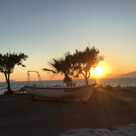 Aristodimos Luxury Suite Kalamaki  Buitenkant foto